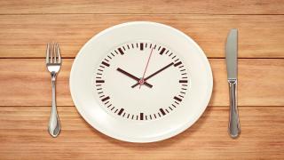 الصيام المتقطع بين الحقيقة والخيال .. هل يستطيع أن يعالج السكري؟