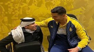 متحدى الإعاقة ينشر صورته برفقه الدون ..كل المحبة لأهالي المملكة