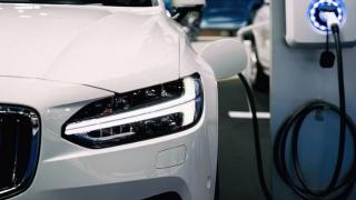 أمريكا تحظر من بيع السيارات الكهربائية وتخطط لمنعها نهائي