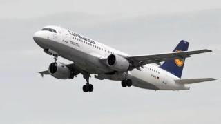 طائرة تهبط إضطراري في شيكاغو السبب حاسب آلي محمول