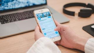 خدمة جديدة لكل المستخدمين لمنصة تويتر محاربة التضليل