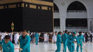 خدمات ميدانية بشرية وإلكترونية توفرها شرون الحرمين لخدمة المعتمرين والمصلين