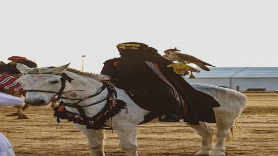 مهرجان سفاري بقيق يشهد استعراضات فارسات سعوديات في ترقيص الخيل ورمي السهام