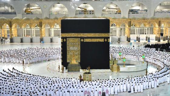 “الحج والعمرة” توجه رسالة هامة إلى زوار بيت الله الحرام